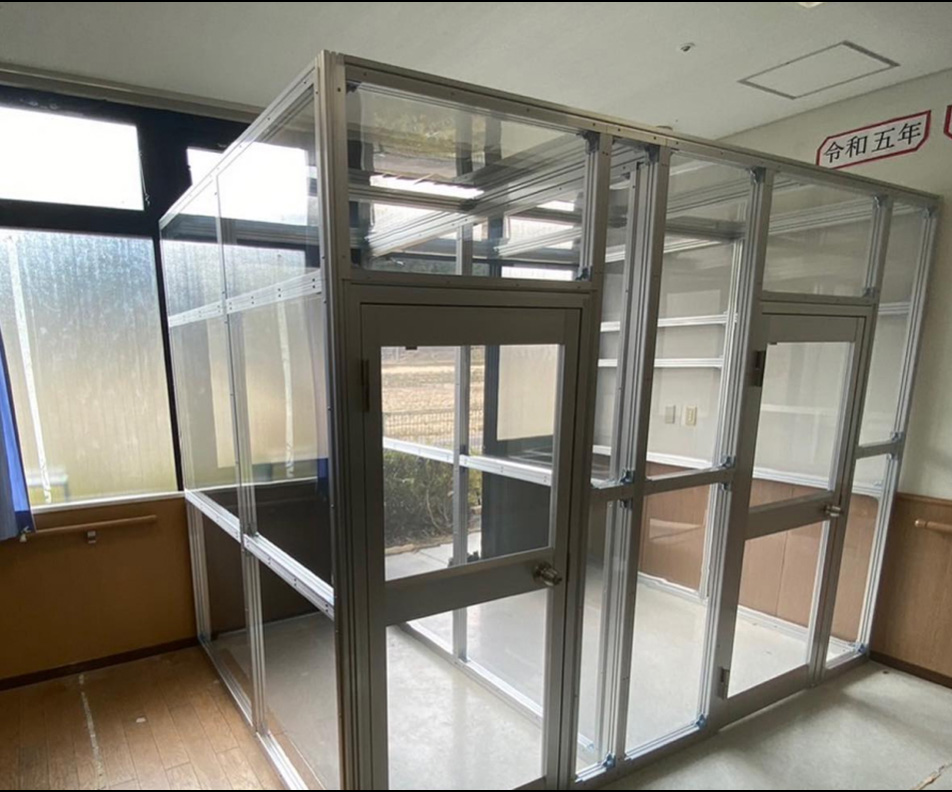 老人ホームや病院などの面会室